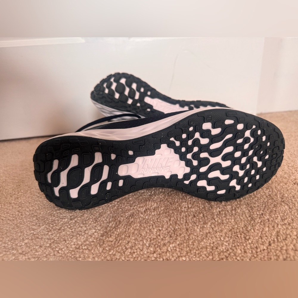 Nike Revolution 6 Women’s Running Sneaker - NWOT - Picture 3 of 7